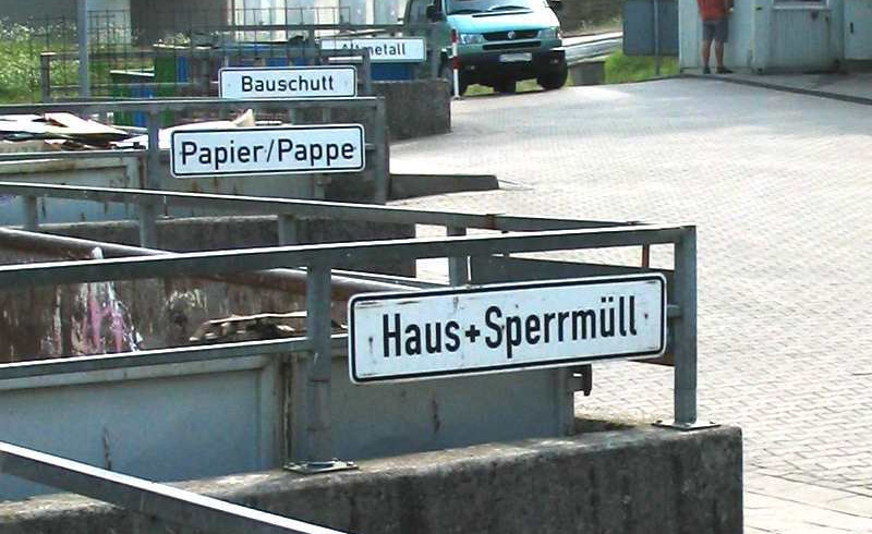 Abfallcontainer auf dem Wertstoffhof Viersen